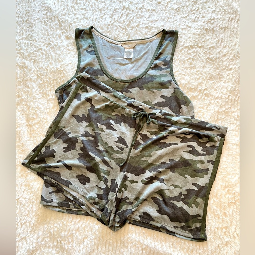 EUC XXL Camouflage Top and Shorts Pajama Set by Lucky Brand